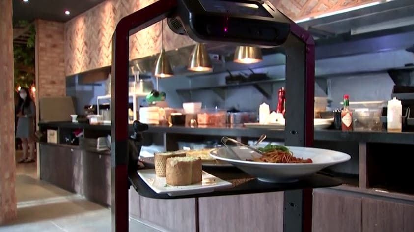 Roboti që u shërben klientëve në restorantin e Seulit (VIDEO)
