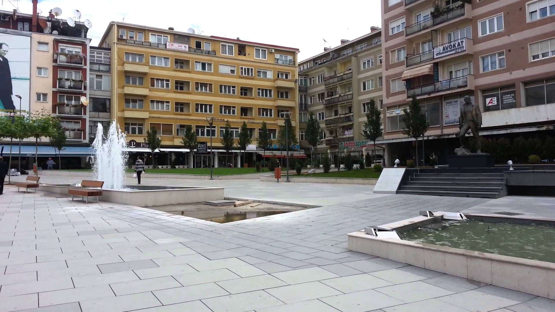 Policia jep detaje lidhur me veturën e parkuar në sheshin e Prishtinës