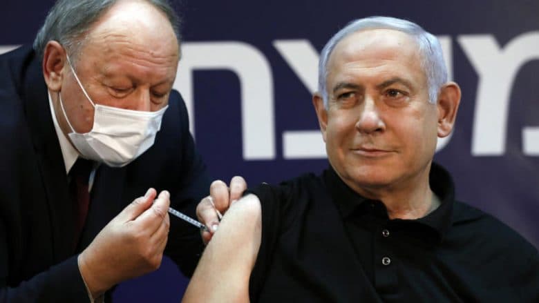 Izrael: Netanyahu merr i pari vaksinën kundër COVID-19 (VIDEO)