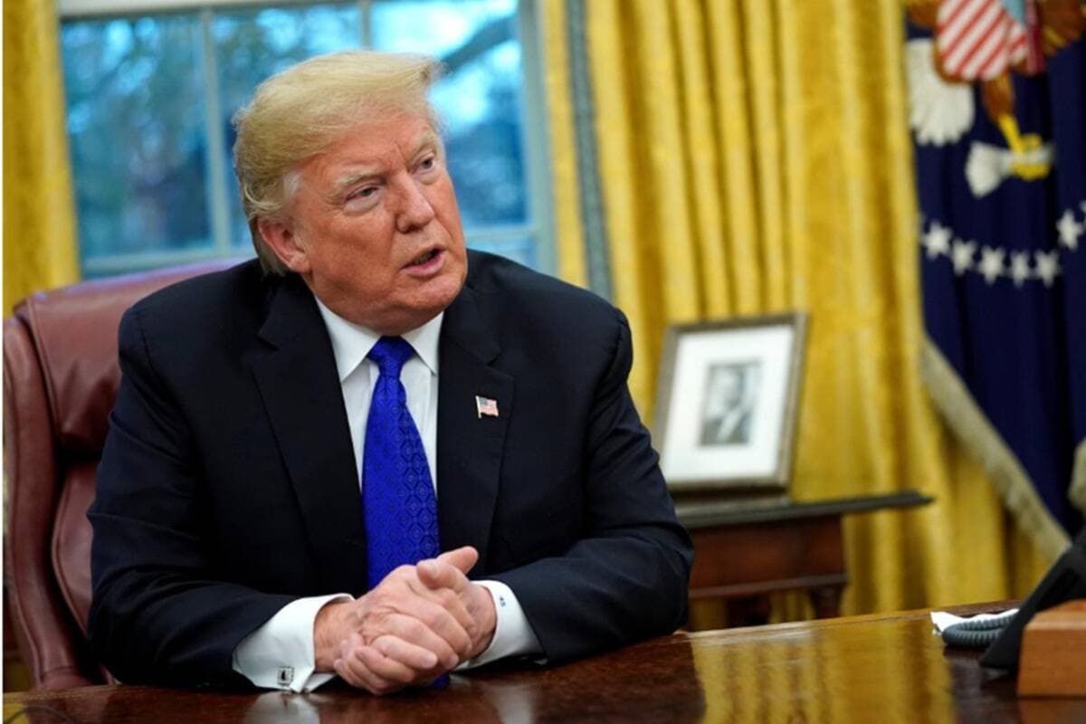 COVID-19: Trump nënshkruan paketën e lehtësimit