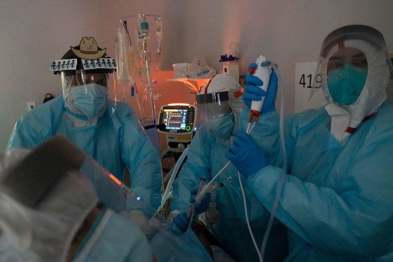 SHBA përsëri regjistron rekord të të hospitalizuarve me COVID-19
