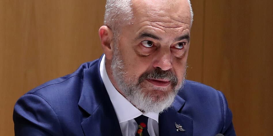 Edi Rama: Nesër nisim vaksinimin kundër COVID-19