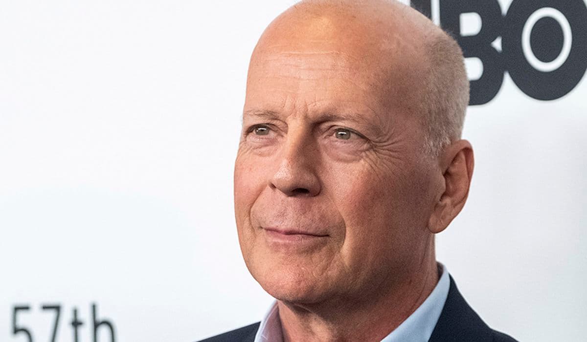 Bruce Willis kërkon falje për 'gabimin në gjykim' pasi u pa të hynte në një barnatore  pa maskë