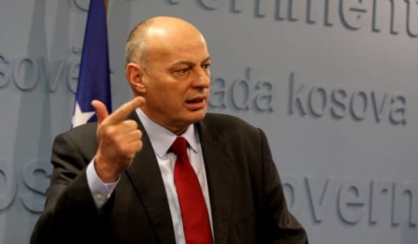 Çeku: Qeveria gaboi që la veteranët jashtë pagës minimale