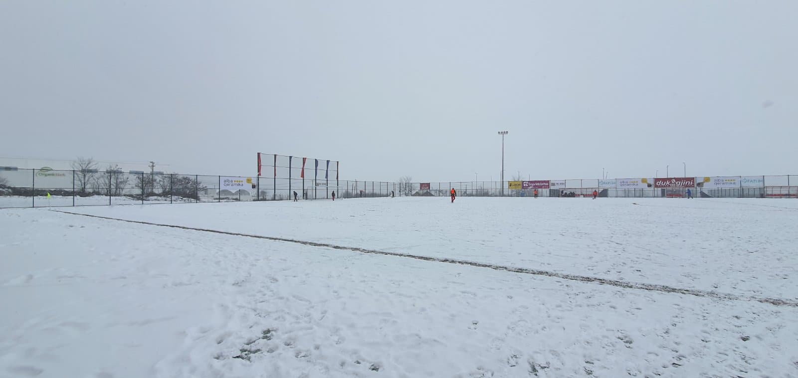 Besa-Ballkani, stadiumi ku po luhet ndeshja mbulohet nga bora (FOTO)
