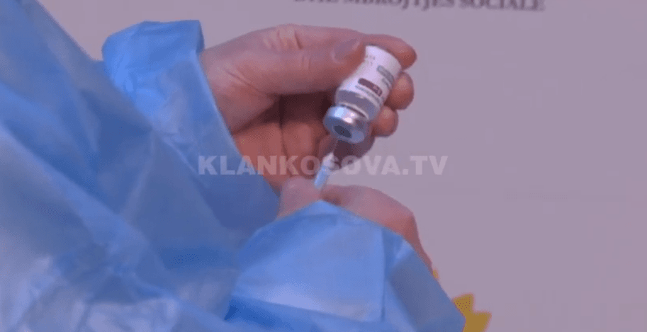 Në Kosovë fillon dhënia e dozës së dytë të vaksinës kundër COVID-19