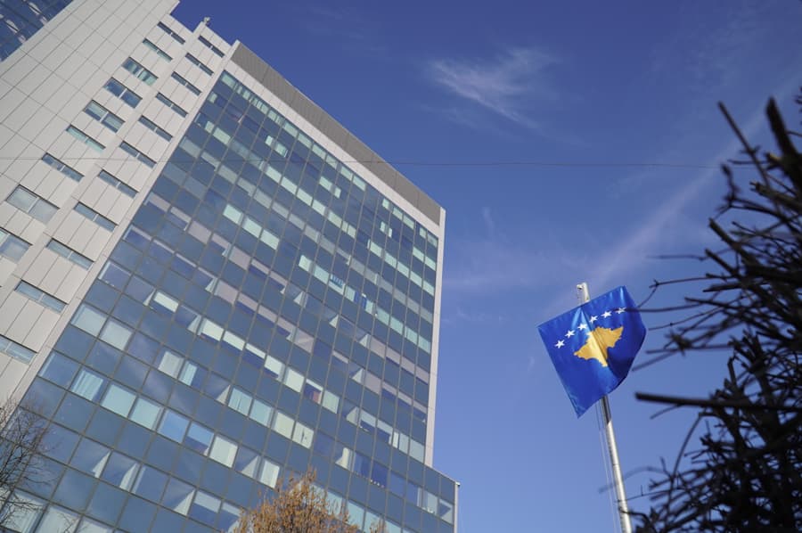 "Qeveria më shpejtë është dashur të publikojë programin, sigurimi i vaksinës prioritet"