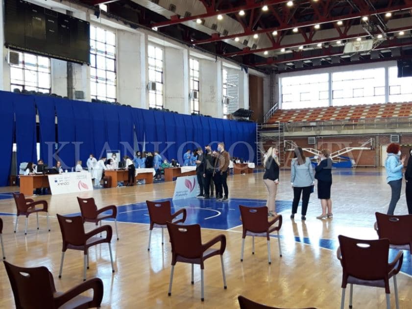 Salla "1 Tetori" gati për nisjen e vaksinimit kundër COVID-19 (VIDEO)