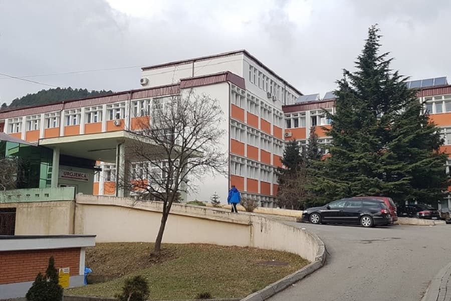 93 pacientë me COVID-19 po trajtohen në Spitalin e Pejës
