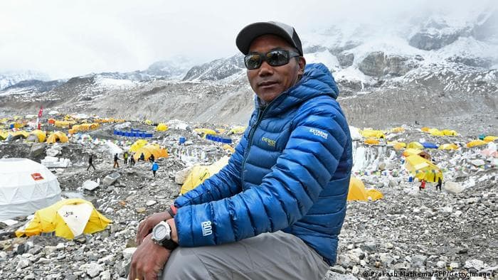 Rekord botëror: Burri nga Nepali ngjitet në Everest për herën e 25-të