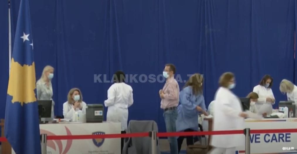 Rinis vaksinimi i mjekëve, Varhelyi monitoron procesin (VIDEO)