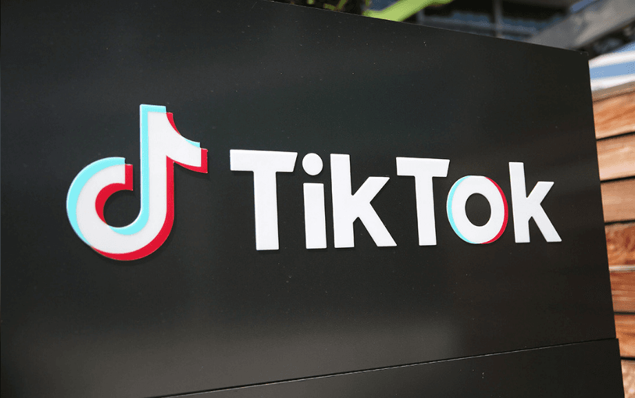 Videot më qesharake në Tik Tok të vitit 2021 (VIDEO)