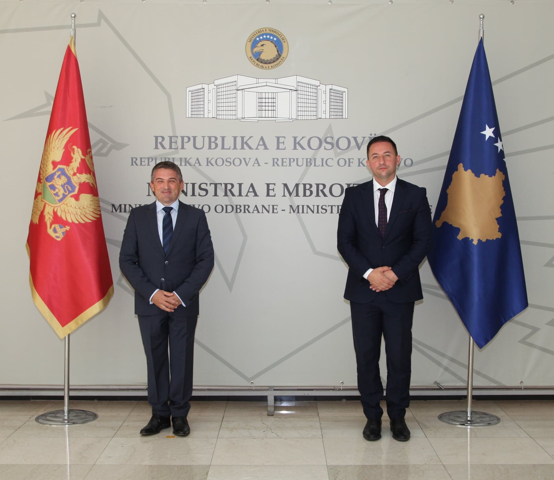 Ministria e Mbrojtjes së Malit të Zi dhuron vaksina antiCOVID për Kosovën
