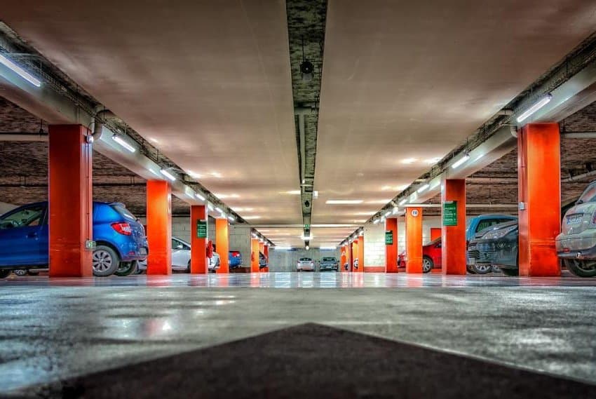 Një hapësirë parking në Hong Kong shitet për 1.3 milionë dollarë