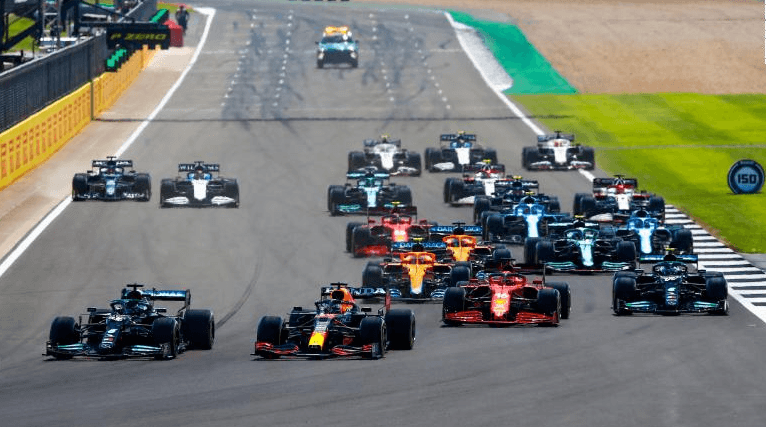 Hamilton fiton “Çmimin e Madh Britanik”, u përplas paraprakisht me Verstappen