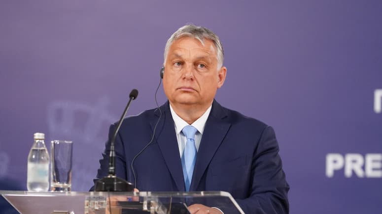 Kryeministri hungarez - Vuçiqit: "Çelësi i stabilitetit të rajonit është Serbia"
