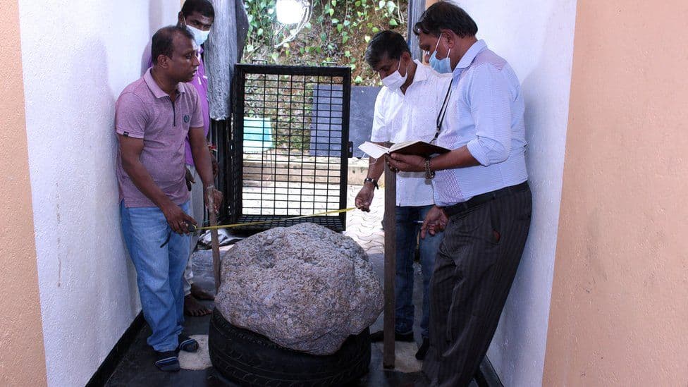 Gjendet safiri më i madh në botë në një oborr shtëpie në Sri Lanka