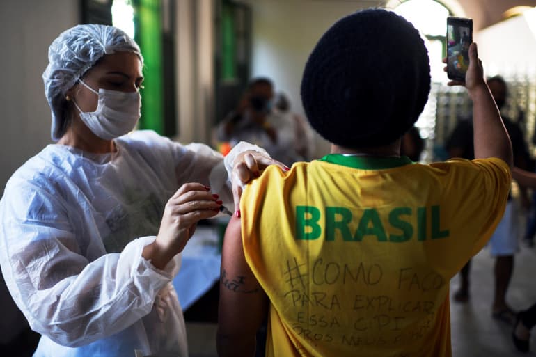 Brazili shënon ulje të rasteve të vdekjeve nga COVID-19