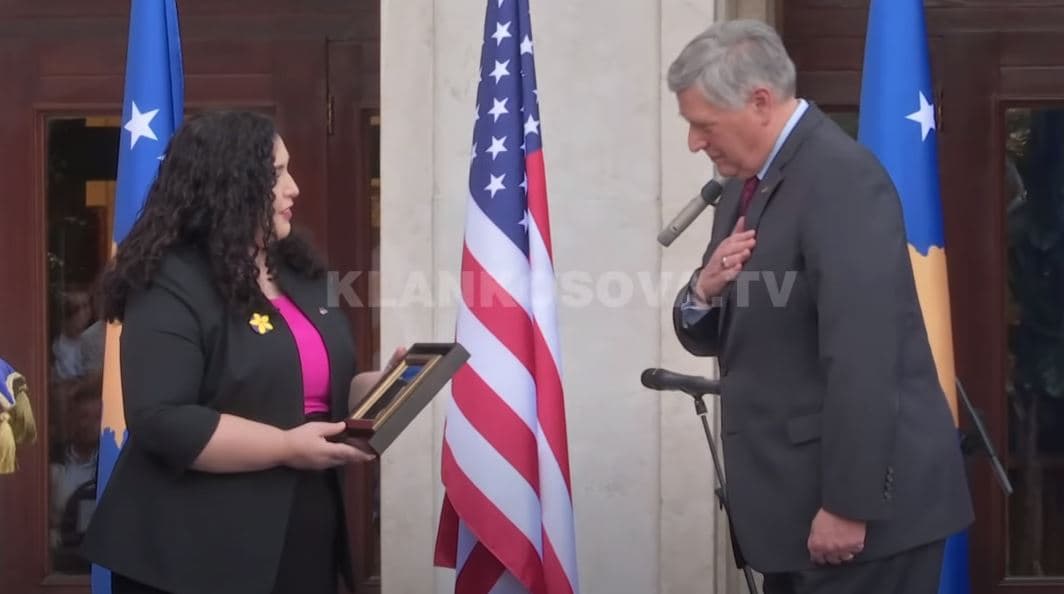 Kosova nderon Beau Bidenin (VIDEO)