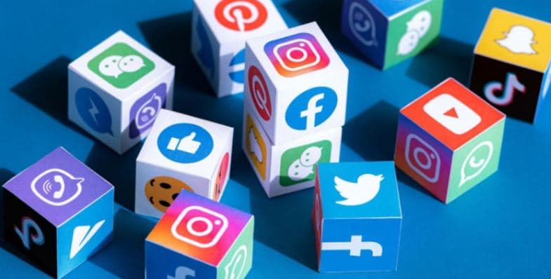 Pesë gjëra që duhet të keni kujdes kur i postoni në rrjetet sociale
