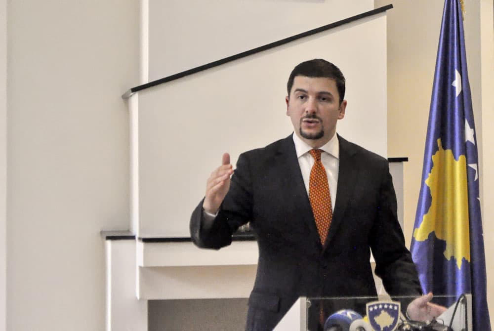 Krasniqi falënderon SHBA-të për vaksinat - fton qeverinë të fillojë vaksinimin masiv