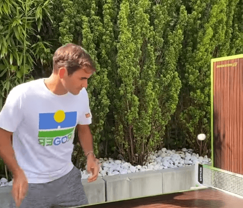 Federer si Forresti, luan bukur me ping pong (VIDEO)