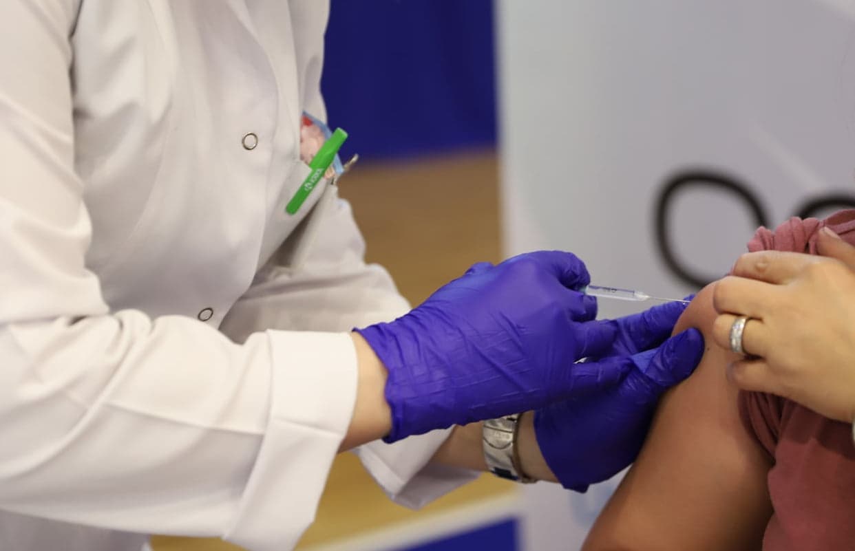 MSh: Nuk ekziston asnjë provë se vaksinat kundër COVID-19 shkaktojnë fertilitet