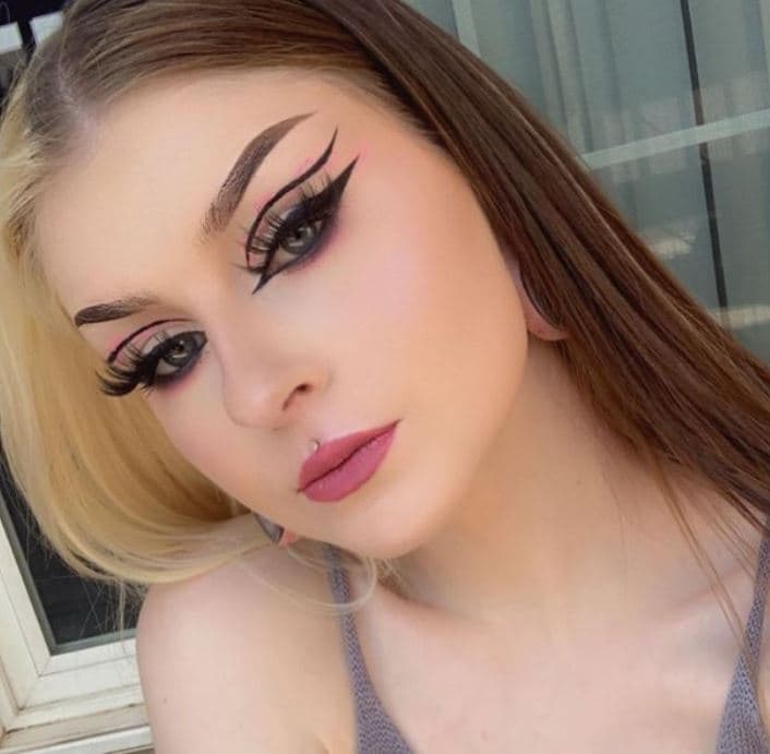 Flet 21 vjeçarja me dy vagina: Seksi për mua është ose i këndshëm ose torturues