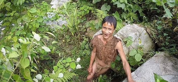 'Tarzani' i  jetës reale që jetoi 40 vjet në xhungël, vdes pasi iu kthye jetës moderne (FOTO)