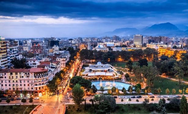 The Sun: Tirana, vendi më i lirë për t’i kaluar pushimet