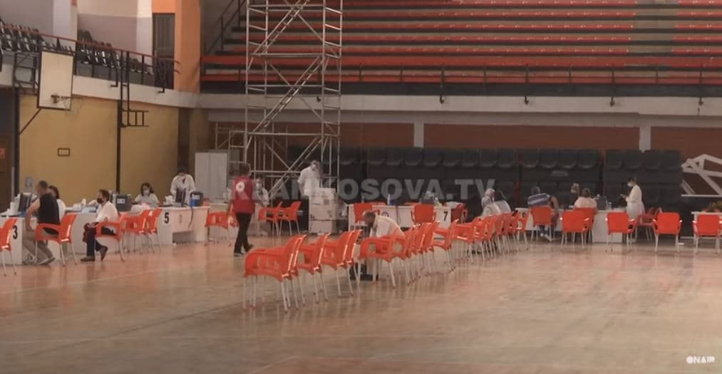 Nis vaksinimi ndaj COVID-19 edhe të dielave (VIDEO)