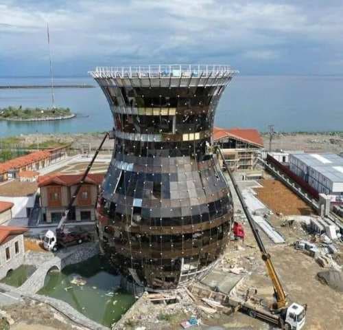 Turqi: Ndërtesa më e madhe në botë merr formën e gotës së çajit