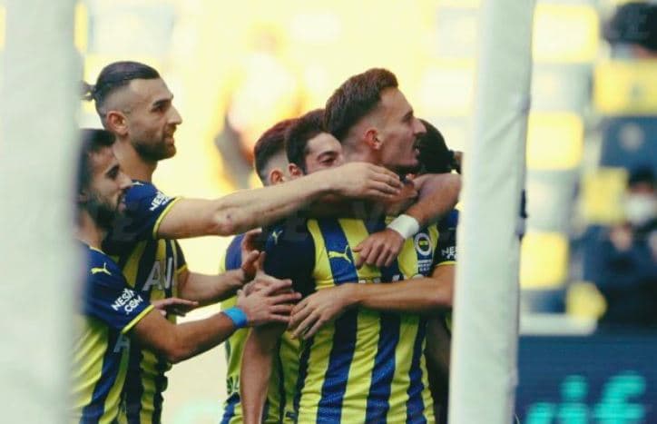 Mërgim Berisha shënon supergol për Fenerbahçen