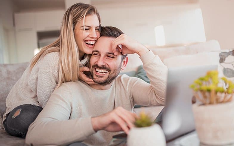 Nëse kaloni shumë kohë me partnerin, keni nevojë për ca këshilla