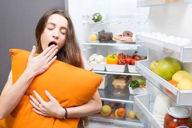 Pesë ushqime që mund t'ju ndihmojnë të flini më mirë dhe të shmangni pagjumësinë