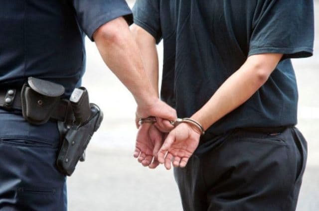 Arrestohen babë e bir në Gjakovë, u rrahën me njëri-tjetrin