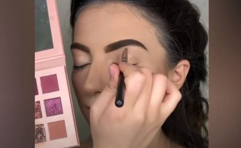 Transformimet më mahnitëse me anë të grimit (VIDEO)