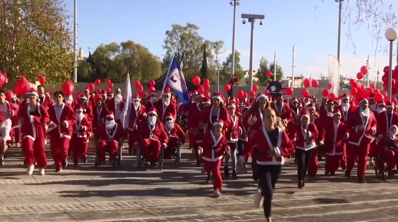 Babadimrat "pushtojnë" Athinën (VIDEO)
