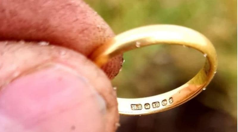 Gjendet unaza e martesës e humbur 60 vjet më parë (FOTO)