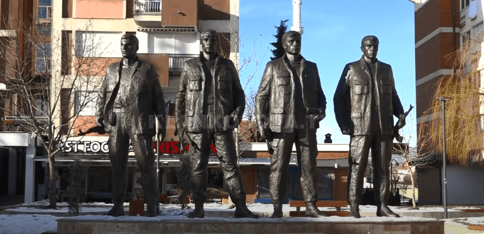 Shteti përkujton heronjtë që u vranë para 25 vjetëve (VIDEO)
