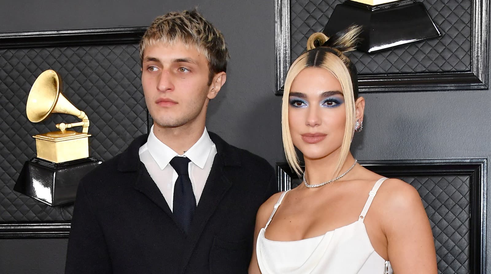 Dua Lipa tregon se pse po i mban private lidhjet e saj
