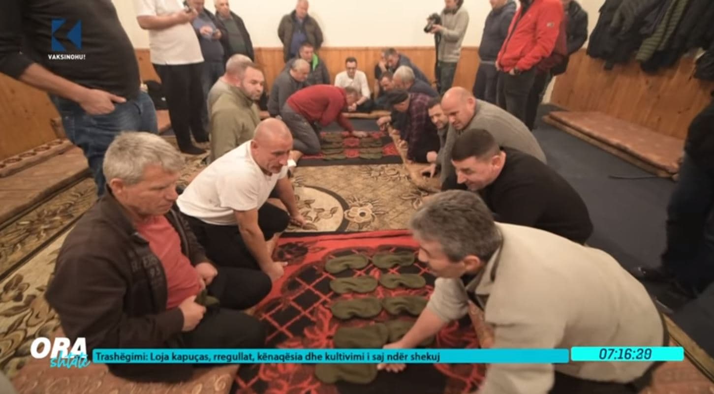 Loja kapuças, rregullat, kënaqësia dhe kultivimi i saj ndër shekuj (VIDEO)