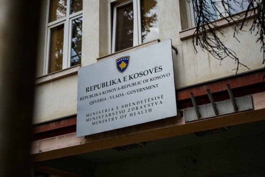 MSh-ja shpjegohet për "kushtin kufitar” me tri vaksina