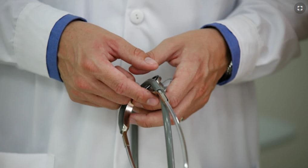 Kirurgët reagojnë pas operimit të Osmanit në spital privat: Na ka nënçmuar (Dokument)