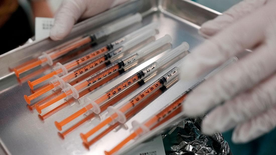 Vaksinat sezonale kundër COVID dhe gripit do të bëhen normë pas Omicron-it, thonë Moderna dhe Pfizer