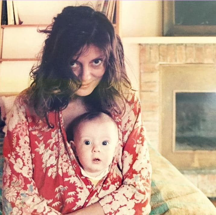 Susan Sarandon tregoi se si është të bëhesh nënë pas të 40-ave (FOTO)