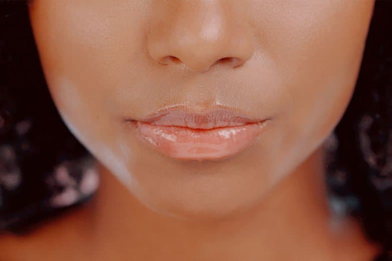 Buzët humbasin ngjyrën me kalimin e kohës, çfarë duhet të bëni sipas dermatologëve?