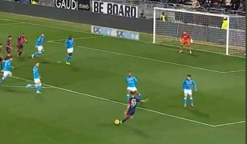 Cagliari kalon në epërsi ndaj Napolit (VIDDEO)