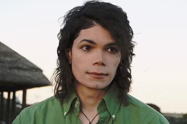 28 vjeçari që ngjan me Michael Jackson thotë se s’ka bërë operacione për t’u dukur si ai