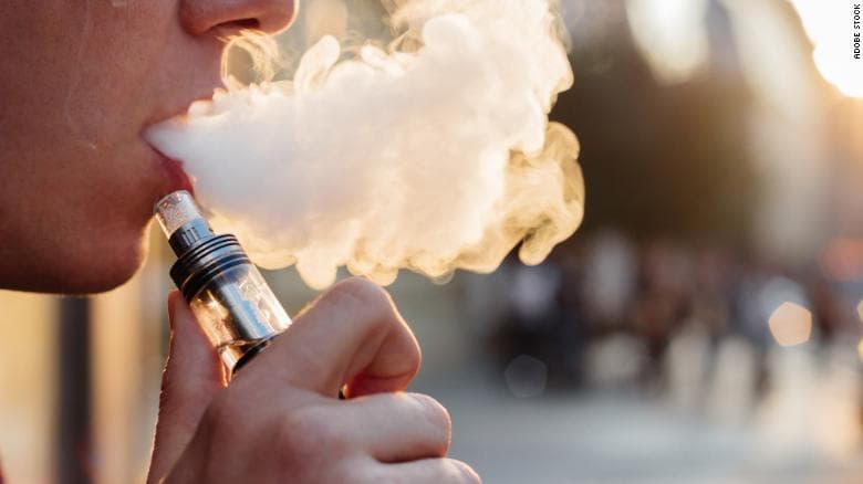 Cigaret elektronike nuk ndihmojnë në lënien e duhanit të zakonshëm, thonë studiuesit